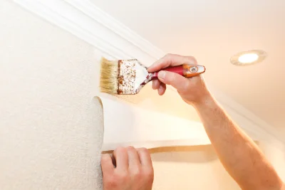 Pose de papier peint au Favril — revêtements muraux et toiles de verre